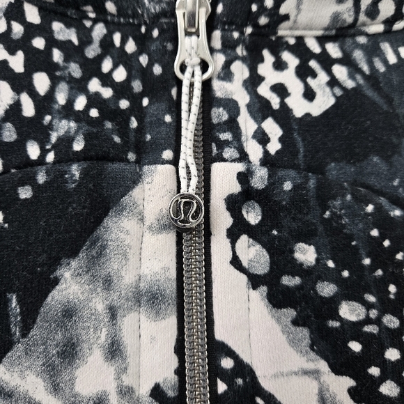 Lululemon Black and White Patterned Hoodie - Picture 4 of 6
